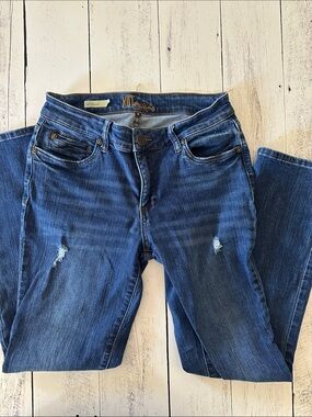Kut from the Kloth Dark Blue Jeans with Light Distressing size 6